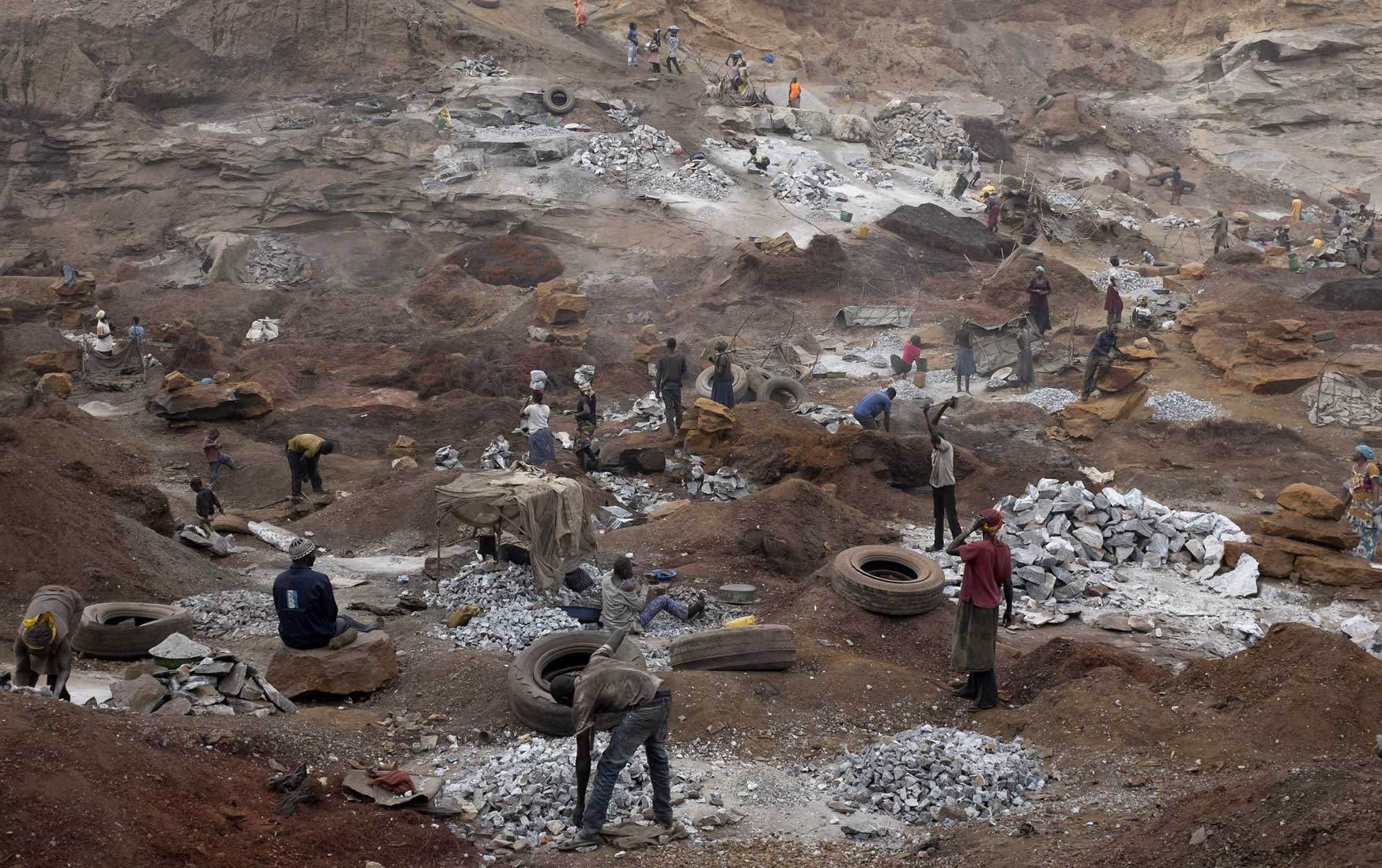 Children work in a quarry